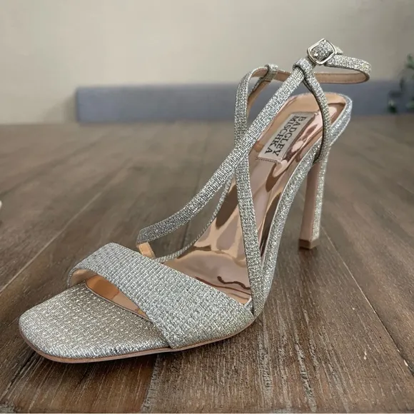Badgley Mischka Silver Metallic Strappy Sandals Women’s 8 Elegant Evening Prom