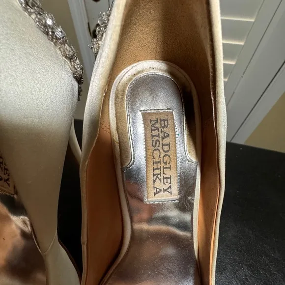 Badgley Mischka size 6 M Kiara ivory satin rhinestone wedding shoes