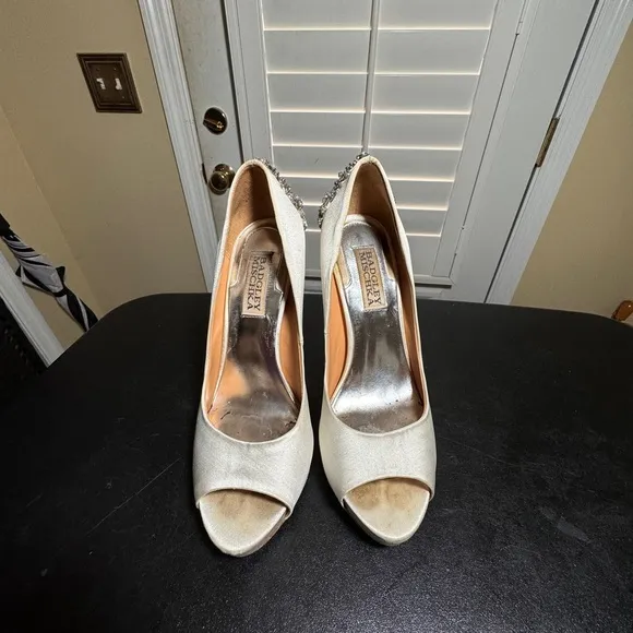 Badgley Mischka size 6 M Kiara ivory satin rhinestone wedding shoes