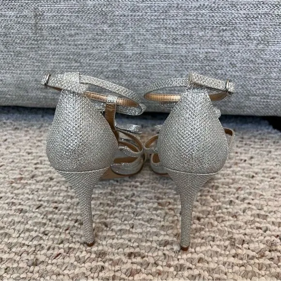 BADGLEY MISCHKA Strappy Stiletto Sandals Silver Metallic Leather Size 8.5