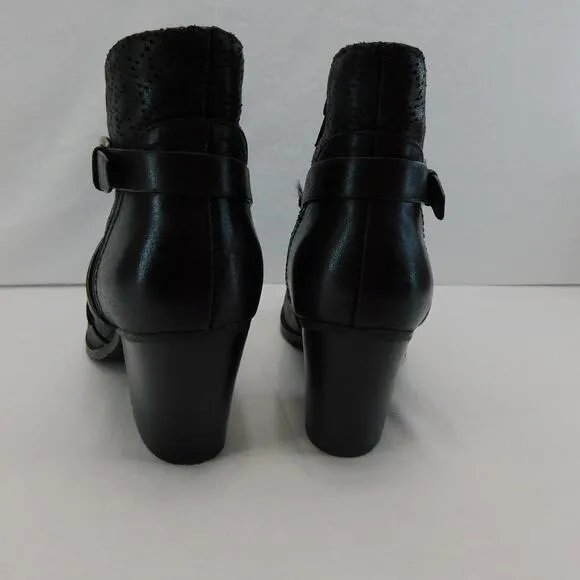 Baretraps Womens Black Launa Ankle Boot with Silver Buckle Size 7.5