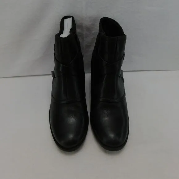 Baretraps Womens Black Launa Ankle Boot with Silver Buckle Size 7.5