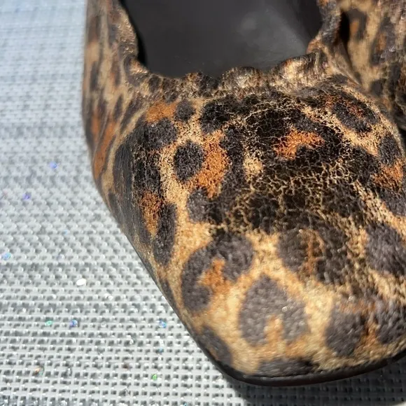 Beautiful, RARE , unique , pumps Donald J Pliner  size 9.5