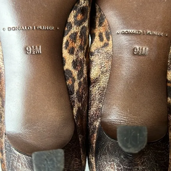Beautiful, RARE , unique , pumps Donald J Pliner  size 9.5