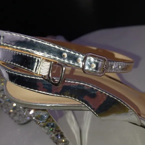 Beautiful Silver Floral Rhinestone Heels Women's size 10 NEW