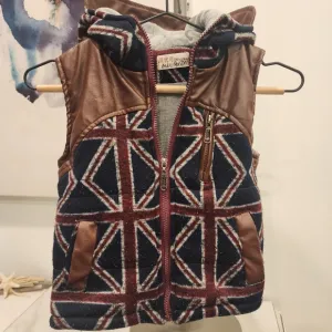 BEOKE, BOYS, size 6-7 (-130)ZIP UP VEST, SUPER CUTE, British flag ♥️💙🤍🇮🇴🇬🇧