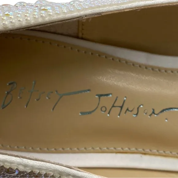 Betsey Johnson Womens Shoes Jude Flats Sz 7 Silver Pearl Wedding Slip On Classic