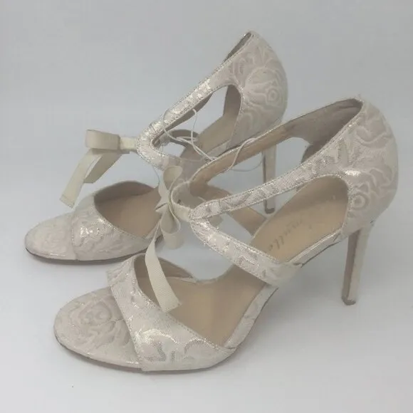 Bettye Muller Heels Open Toe Floral Cream Shoes 10