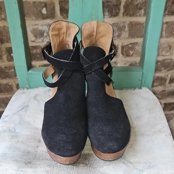 Black Suede Women's Heeled Shoes