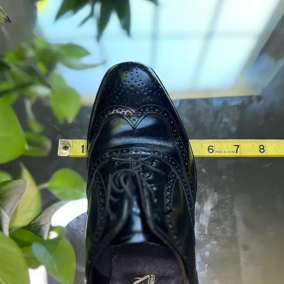 Bostonian Wingtip Oxford Leather Black Dress Shoes (EUC)​​