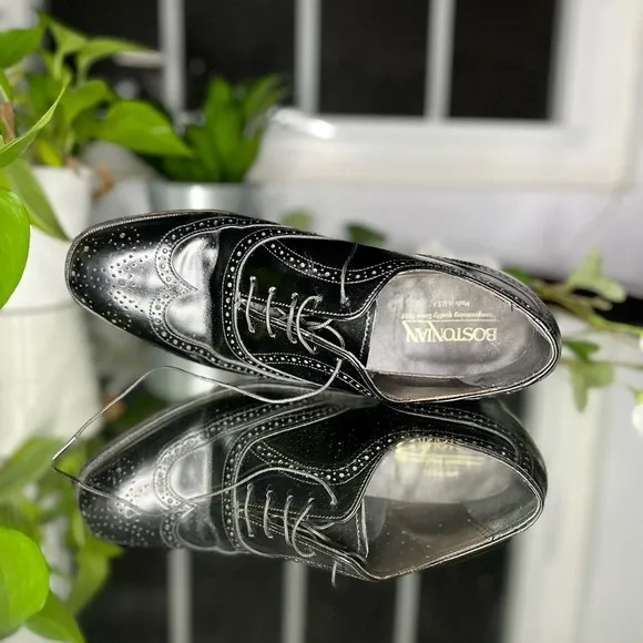 Bostonian Wingtip Oxford Leather Black Dress Shoes (EUC)​​