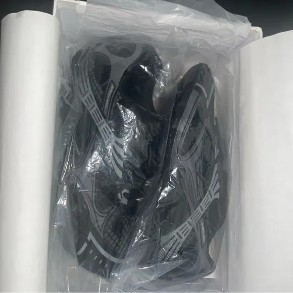 Bottega Veneta Black/Gray Athletic Shoes