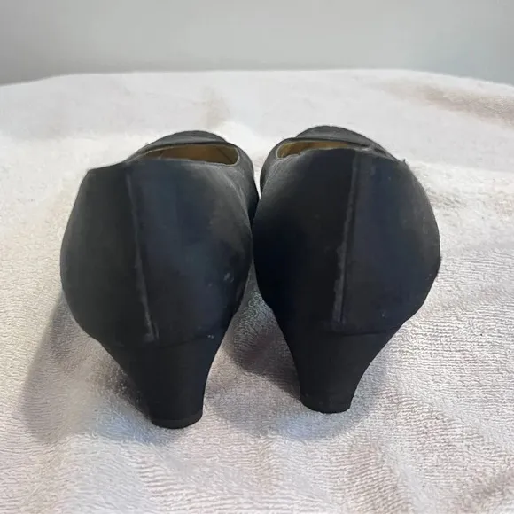Bottega Veneta Womens Black Pump Shoes 9 B Pointed Toe Block Heel Classic Formal