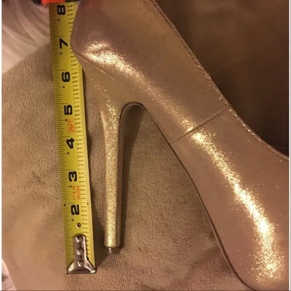 Breckelles gold platforms nwot
