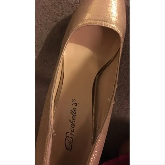 Breckelles gold platforms nwot