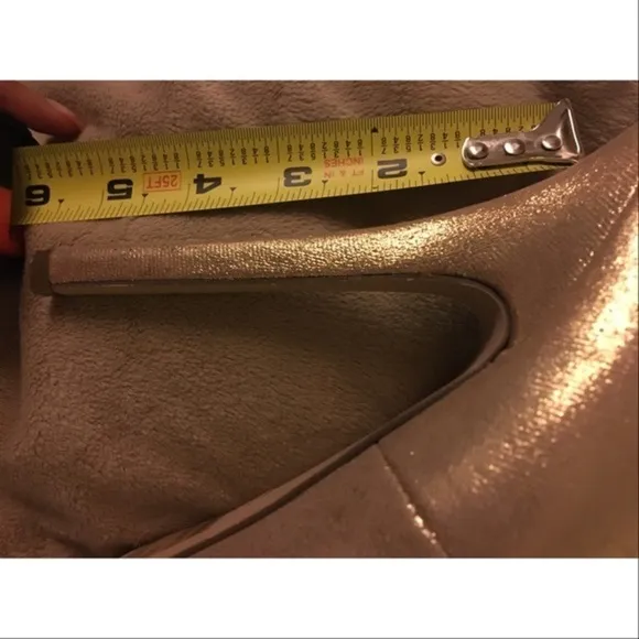 Breckelles gold platforms nwot