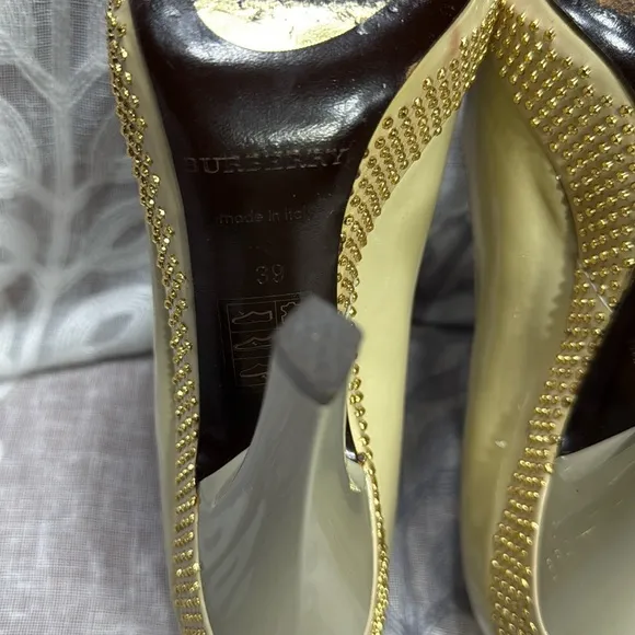 Burberry beige Peep Toe Heels size US 8.5,EU 39