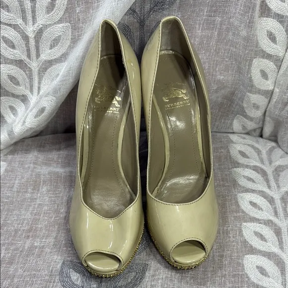 Burberry beige Peep Toe Heels size US 8.5,EU 39