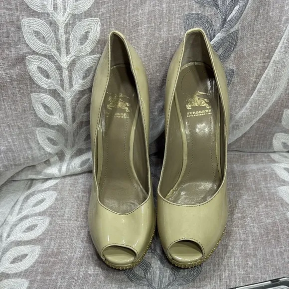Burberry beige Peep Toe Heels size US 8.5,EU 39