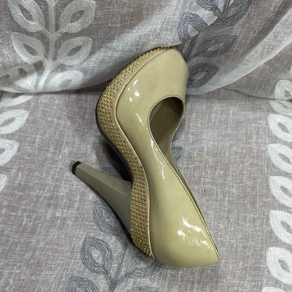 Burberry beige Peep Toe Heels size US 8.5,EU 39