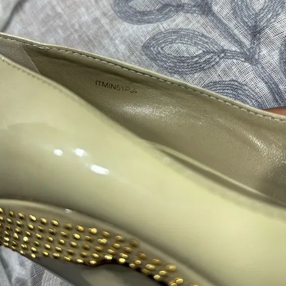 Burberry beige Peep Toe Heels size US 8.5,EU 39