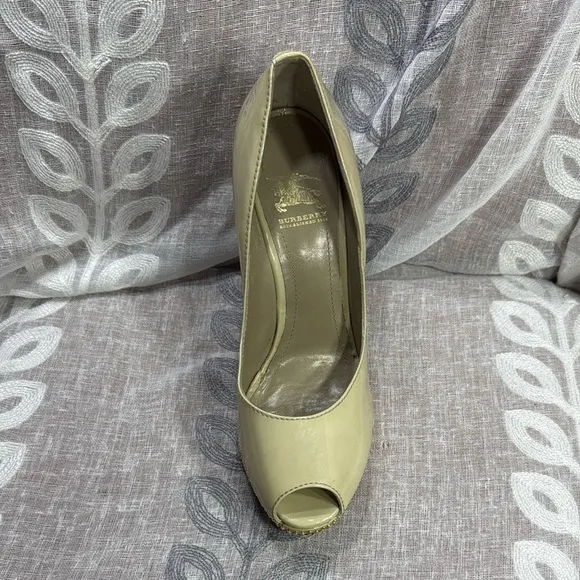 Burberry beige Peep Toe Heels size US 8.5,EU 39