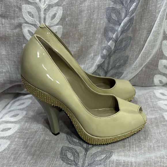 Burberry beige Peep Toe Heels size US 8.5,EU 39