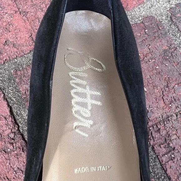 Butter shoes with plastic jewel attached at toe. size 6 Made in Italy