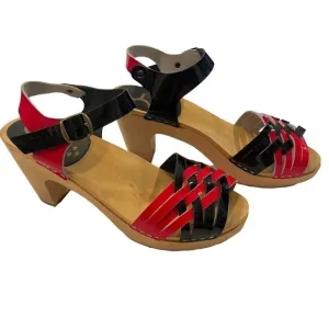 𝅺CAPE Clogs Red &amp; Black patent leather open toed