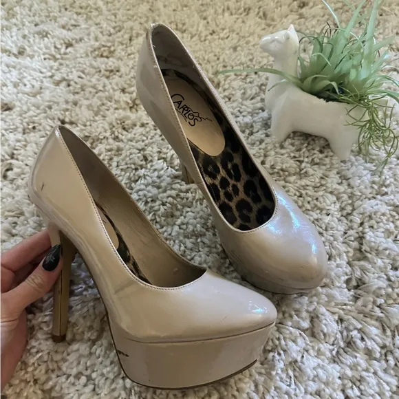 Carlos by Carlos Santana shiny tan beige closed toe elegant high heel shoes.