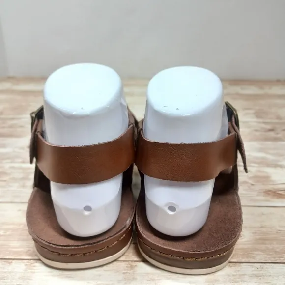 Chaco Brown Strappy Flat Summer Sandals NWOT or Box Women's Size 35
