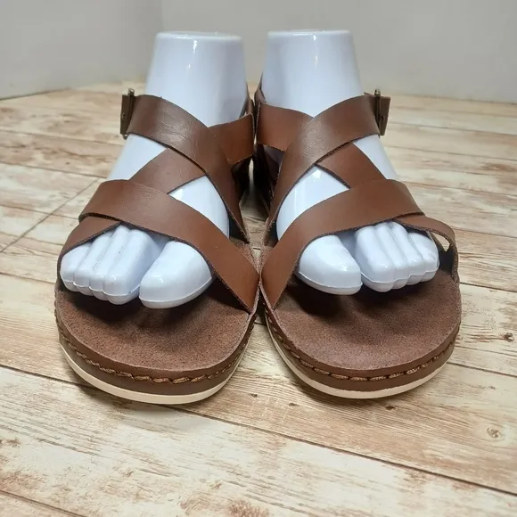 Chaco Brown Strappy Flat Summer Sandals NWOT or Box Women's Size 35