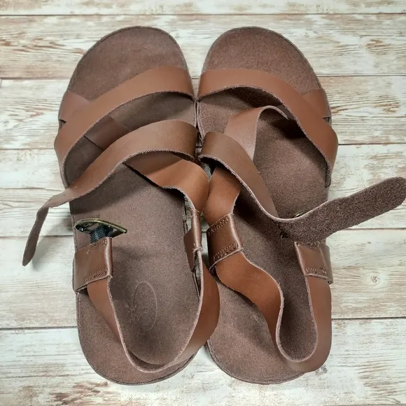 Chaco Brown Strappy Flat Summer Sandals NWOT or Box Women's Size 35