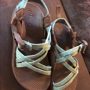 Chaco strappy sandals Teal and brown size 4