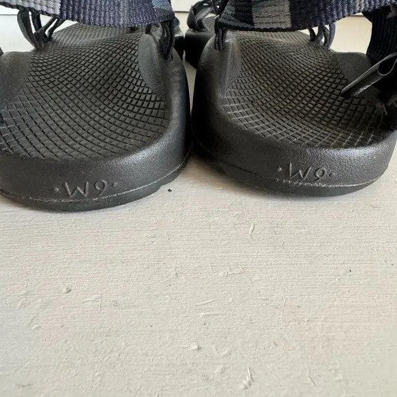 Chaco women’s ZX2 strappy sandals size 9.