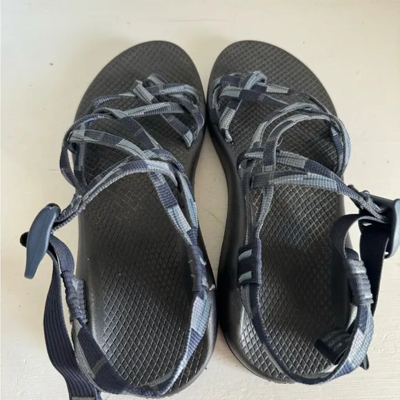 Chaco women’s ZX2 strappy sandals size 9.