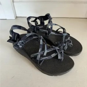 Chaco women’s ZX2 strappy sandals size 9.