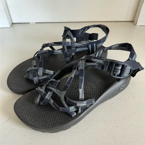 Chaco women’s ZX2 strappy sandals size 9.