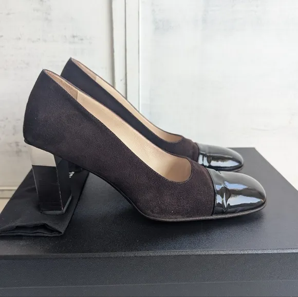 CHANEL Black Heels with Sophisticated Patent Toe
