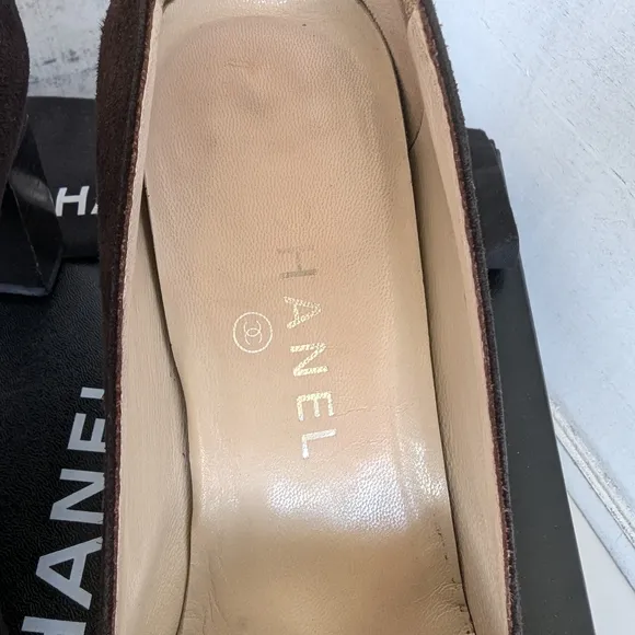CHANEL Black Heels with Sophisticated Patent Toe