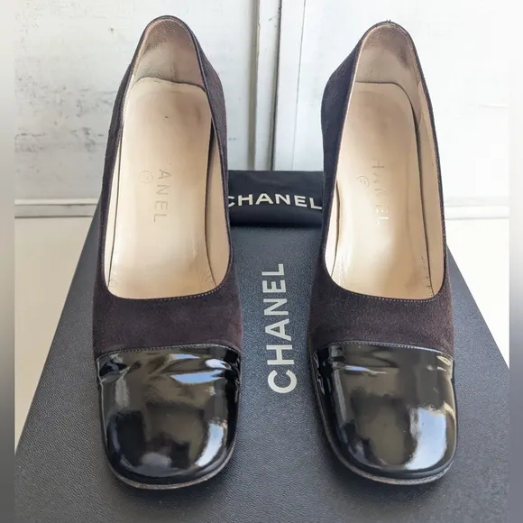 CHANEL Black Heels with Sophisticated Patent Toe