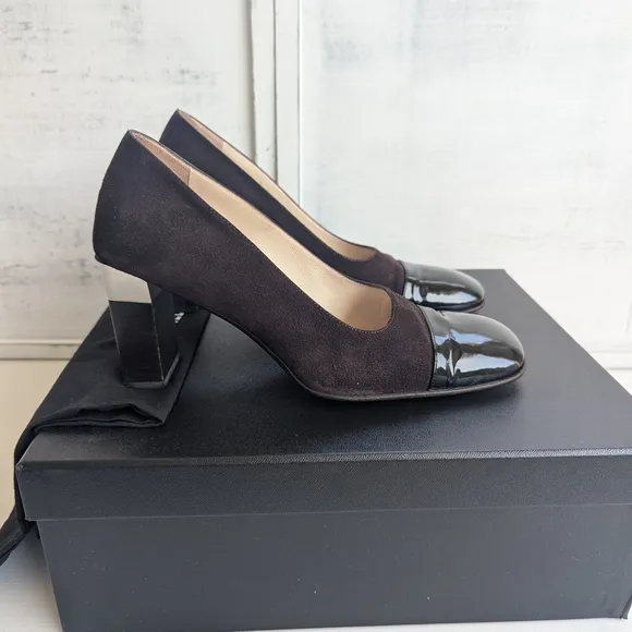 CHANEL Black Heels with Sophisticated Patent Toe
