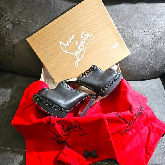 Christian Louboutin Sablina 140