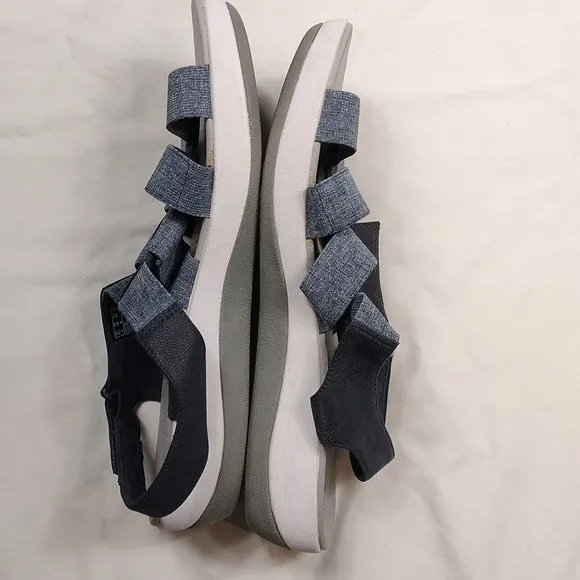 Clarks Mens Cloudsteppers  Sandals Size 12M