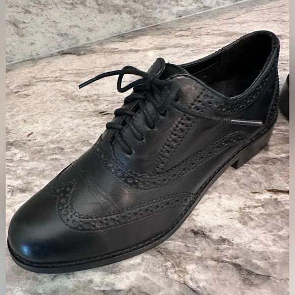 Cole Haan black wingtip Oxfords Sz 5