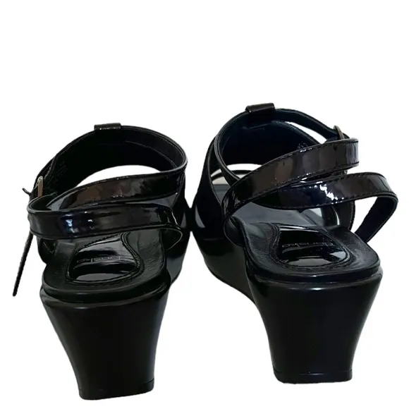 Dansko Addison Strappy Patent Leather Sandals In Black Size 8