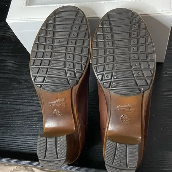 Dansko Brown Leather Oxford Heel