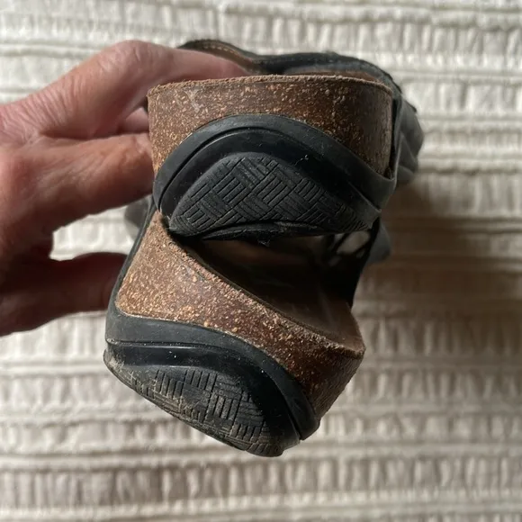 Dansko sandals black w buttons