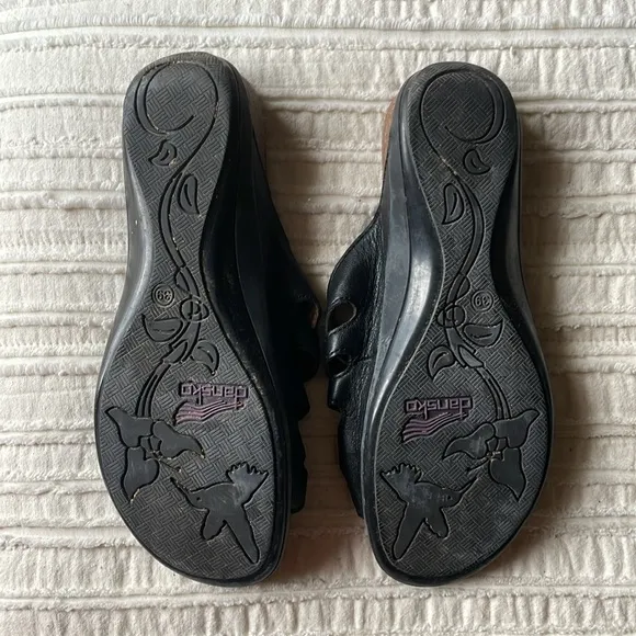 Dansko sandals black w buttons