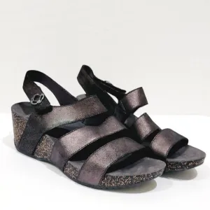 Dansko Stacey Wedge Strappy Sandals Womens 39 8.5 9 Graphite Black Leather Heels